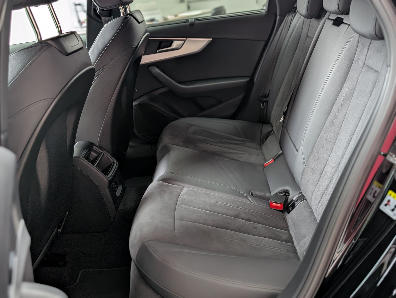 Fahrzeugabbildung Audi A4 40 TFSI advanced SPORT-DINAMICA APS MATRIX