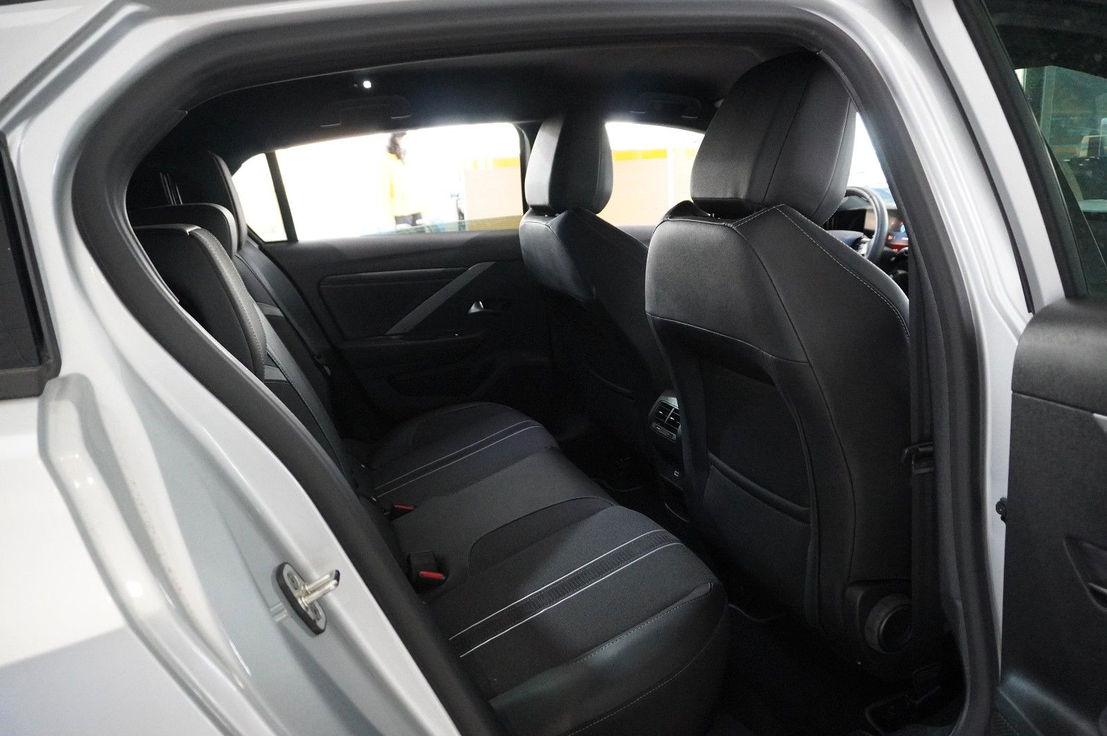 Fahrzeugabbildung Opel Astra L Lim. 1.6 HYBRID GS SPORT NAVI/360°/SPORT