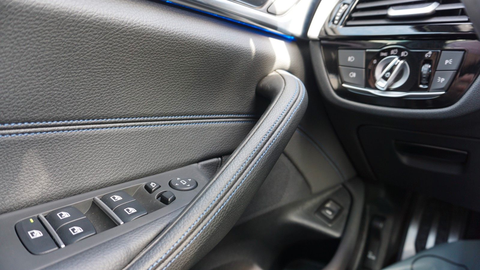 Fahrzeugabbildung BMW 520d xDrive Touring M Sport Navi,LED,Kamera,SH