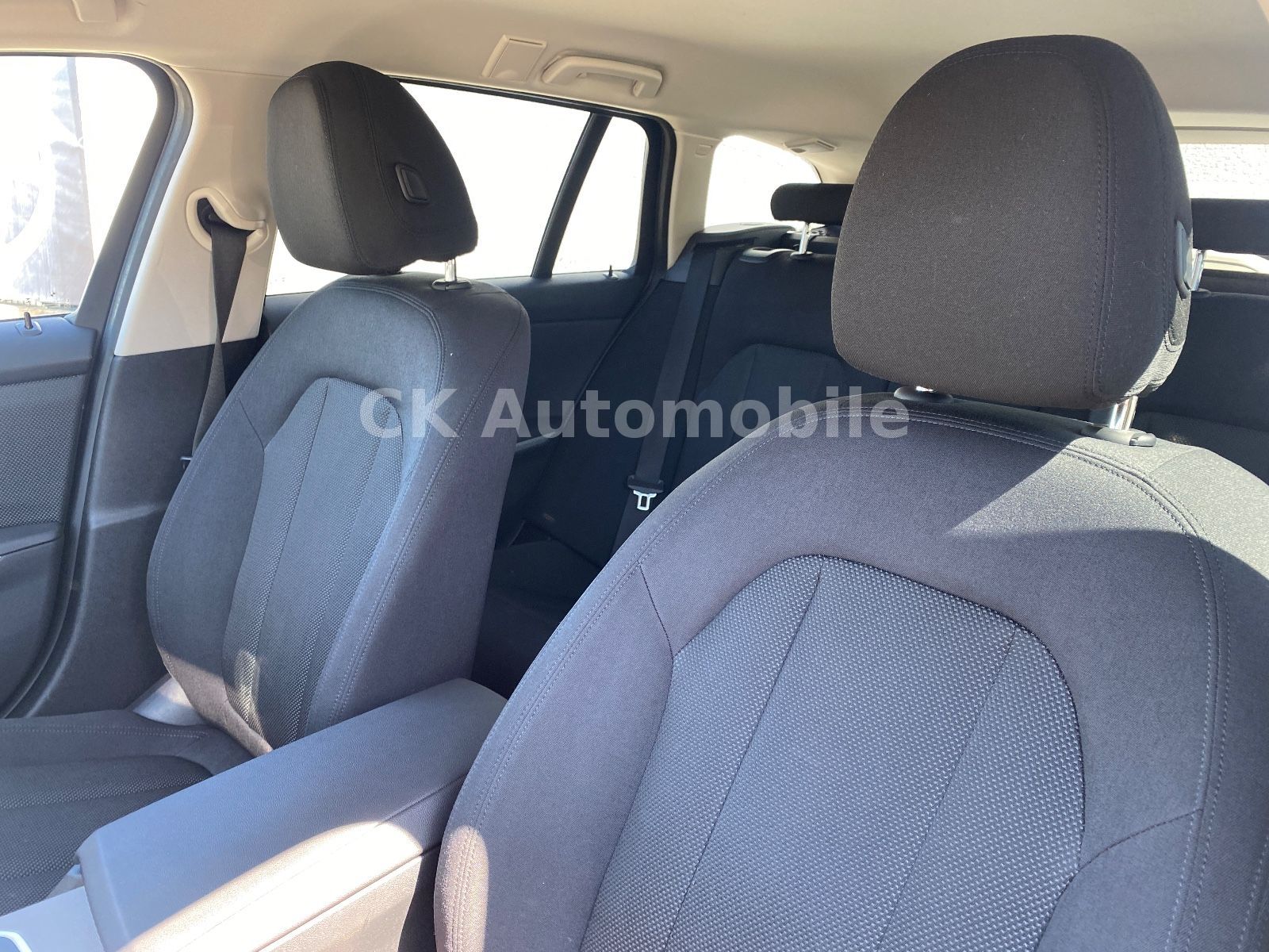 Fahrzeugabbildung BMW 318d Touring Advantage/LiveCockpit/Navi/Laser/AH