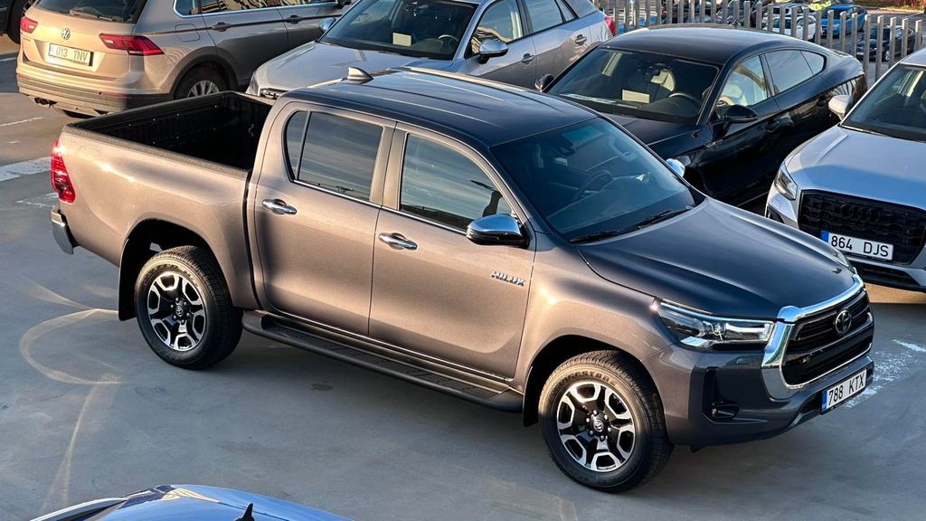 Toyota Hilux Legend 2.8 hybrid 