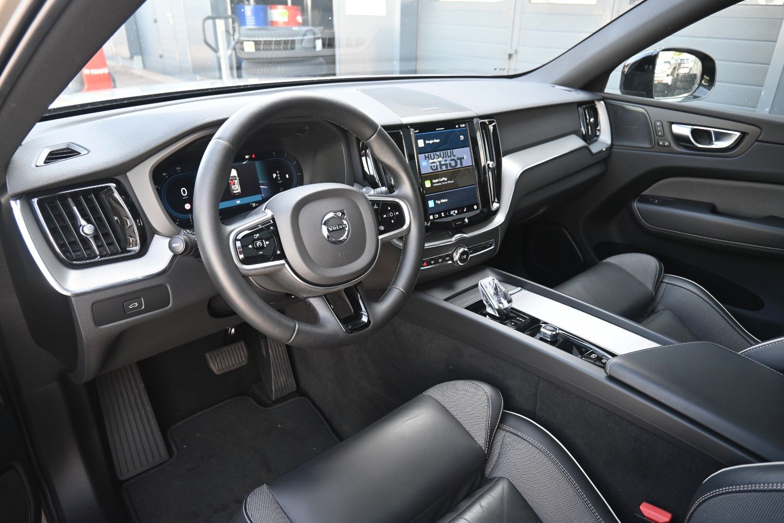 Fahrzeugabbildung Volvo XC60 B4 AWD Plus Dark*LED*PANO*STHZ*H&K*360°*AHK