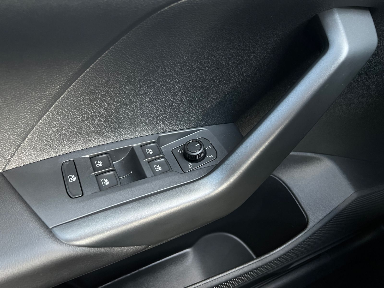 Fahrzeugabbildung Volkswagen T-Cross Life 1.0 TSI DSG *IQ.Light, Climatronic,