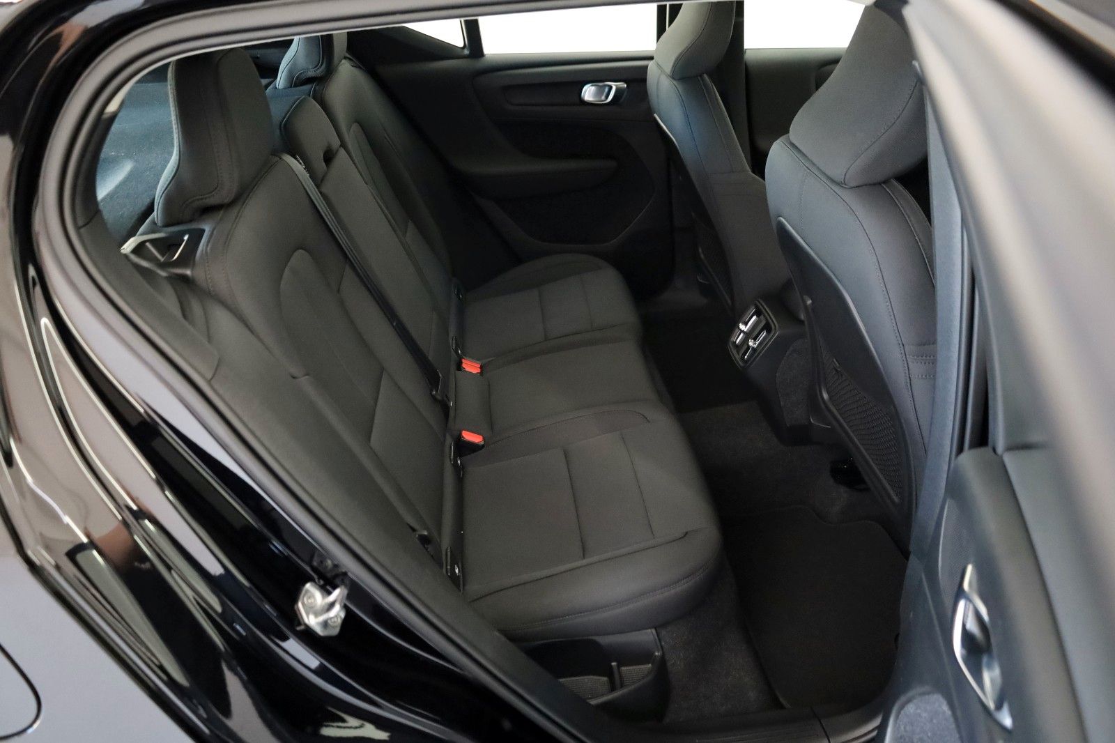 Fahrzeugabbildung Volvo XC40 T3 Momentum Pro, Navi, LED, DAB, PDC