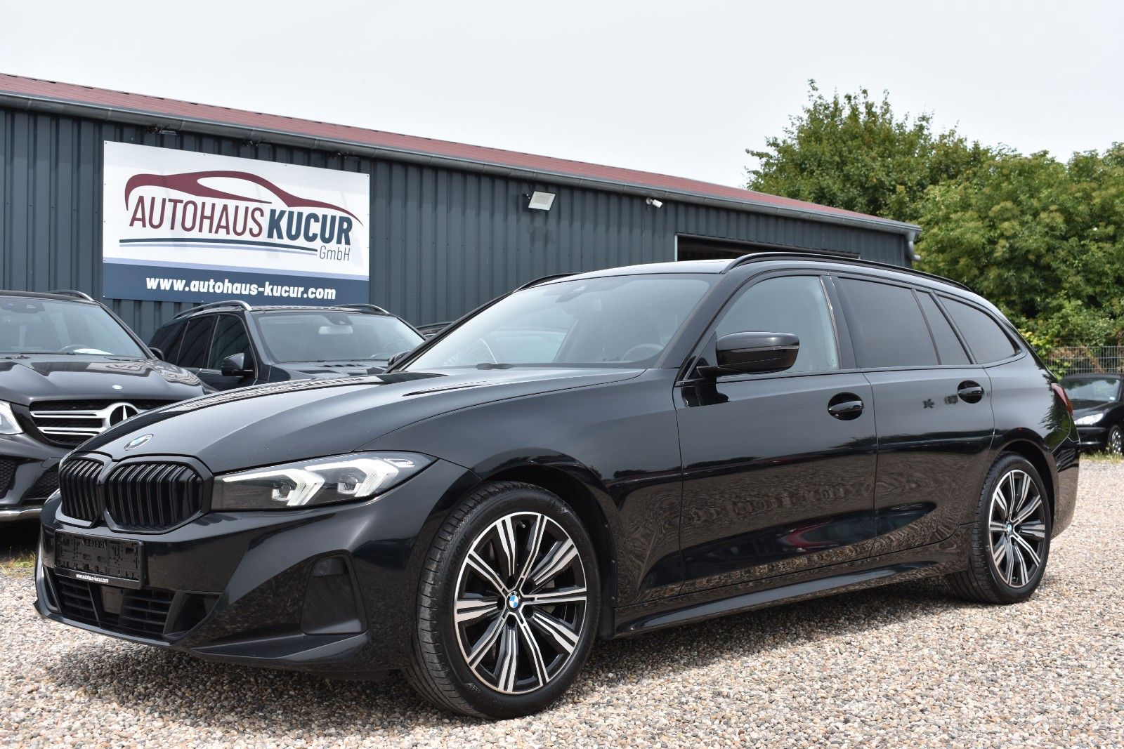 Fahrzeugabbildung BMW 330d Touring Facelift Panorama 1 Hand H&K