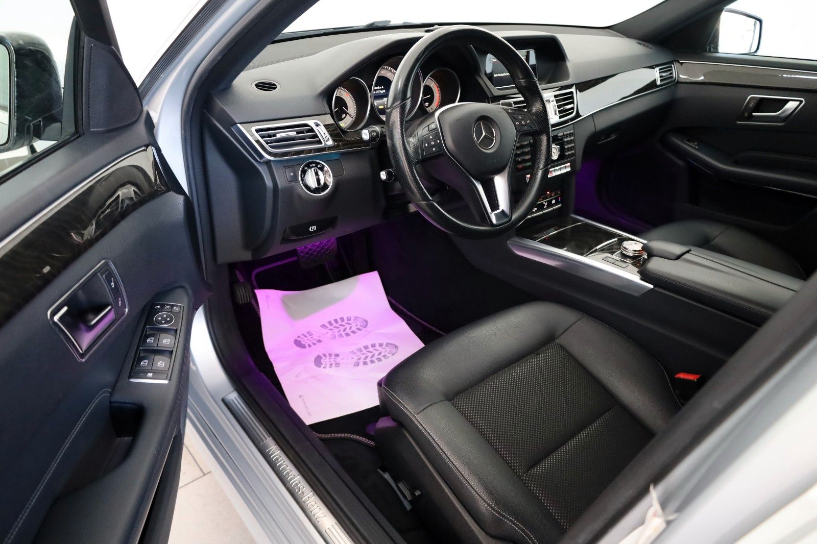 Fahrzeugabbildung Mercedes-Benz E 200d T BT Avantgarde T.Leder,Navi,LED,SH,PDC