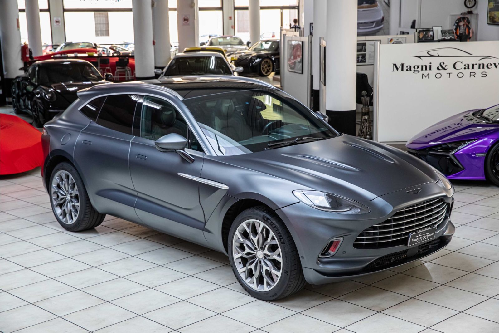 Aston Martin DBX SPECIAL PAINT|22''|TETTO PANORAMA|KEYLESS| imagem 2