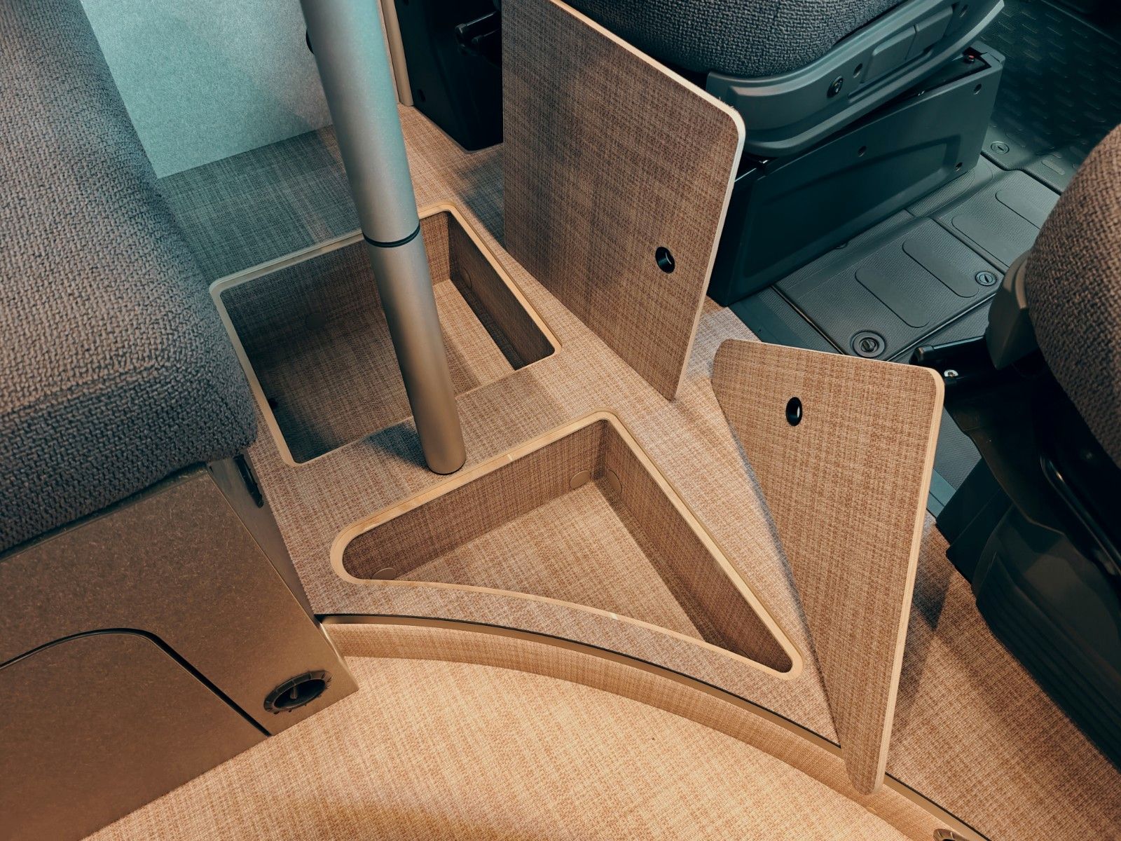 Fahrzeugabbildung HYMER / ERIBA / HYMERCAR HYMER REDWOOD 600 TRAIL 2026