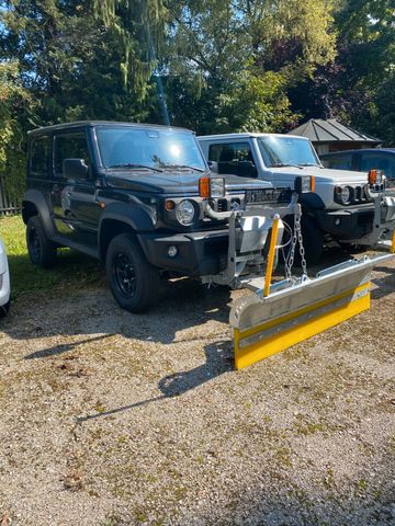 Suzuki 4x4 Winterdienstfahrzeug Schnee Pflug + Streuer