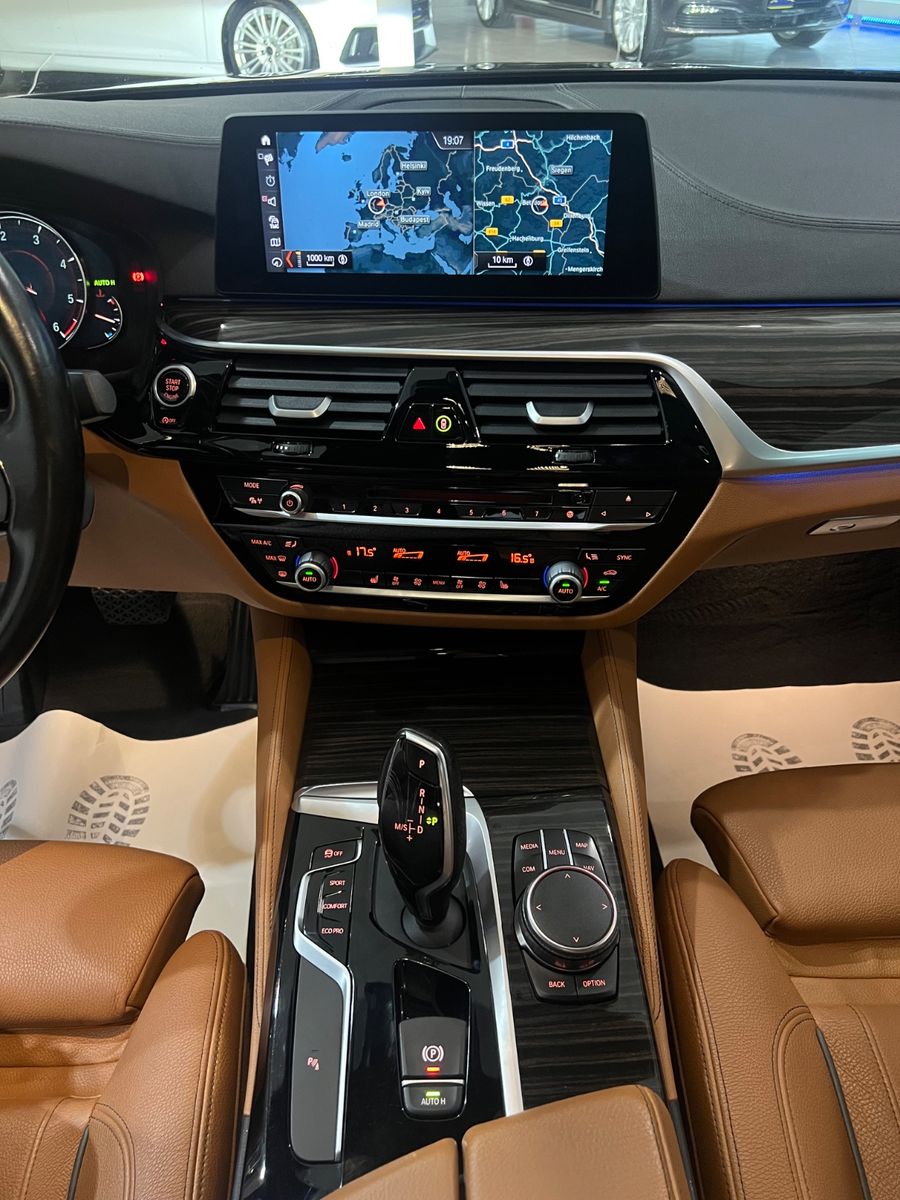 Fahrzeugabbildung BMW 530 d Lim. Luxury Line M Sport optik