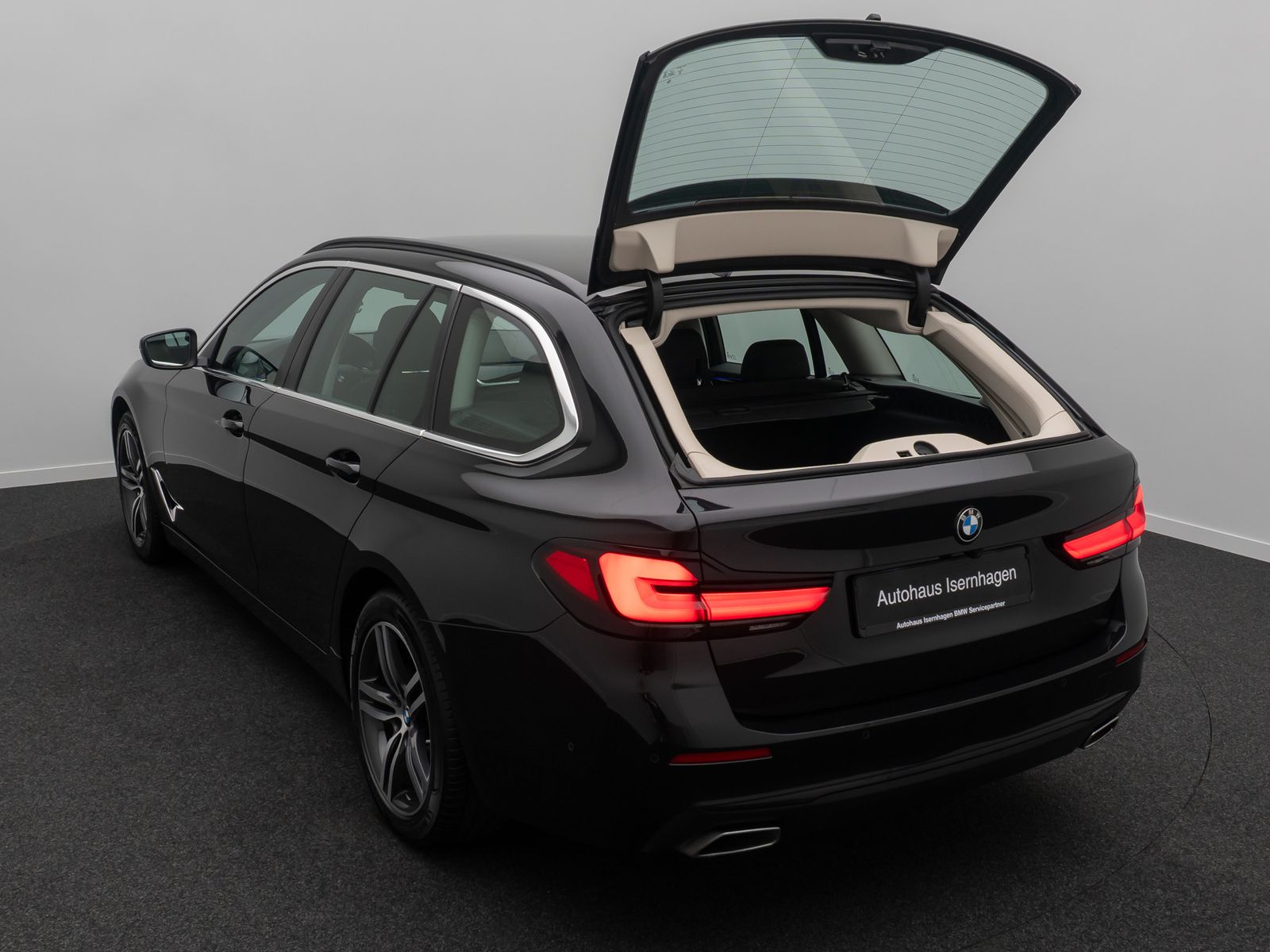 Fahrzeugabbildung BMW 520d xD Sportsitz AHK Alarm DAB Kamera 4xKlima