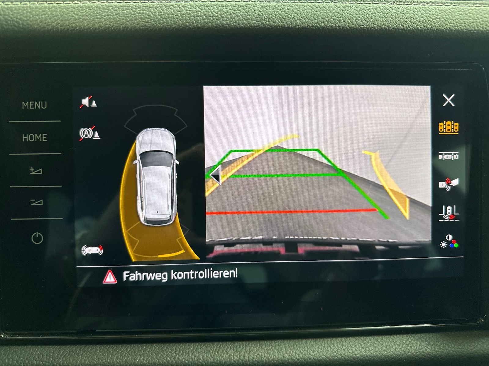 Fahrzeugabbildung SKODA Kodiaq Sportline 4x4 NAV+LED+PANO+AHK+ACC+19ZOLL