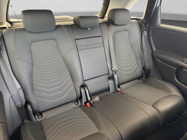 Fahrzeugabbildung Mercedes-Benz B 180 Automatik+LED+Kamera+Navi+Spur+MBUX