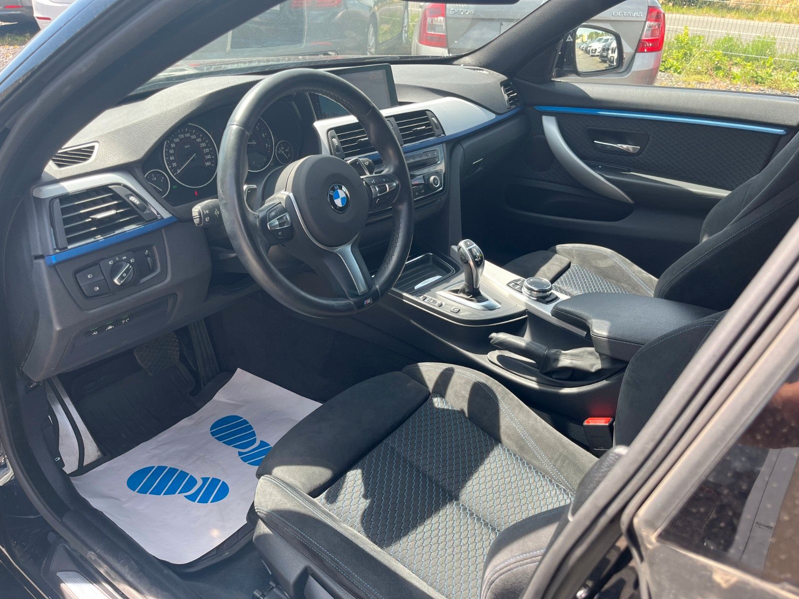 Fahrzeugabbildung BMW 420i Gran Coupé Sport-Aut. M SPORTPAKET Navi LED