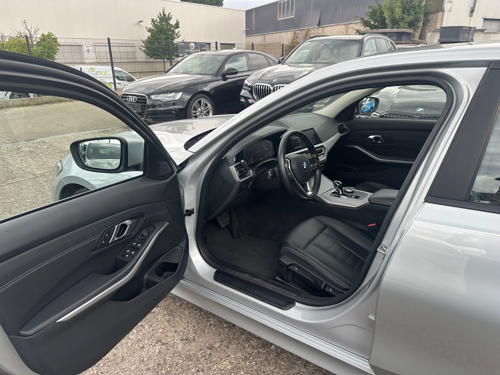 BMW 318 d Advantage/Leder/Navi/Kamera/LED/1Hand foto 9