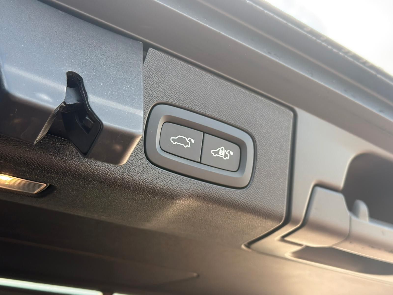 Fahrzeugabbildung Volvo XC60 B4D AWD Plus Dark*STDHZG*360°ACC