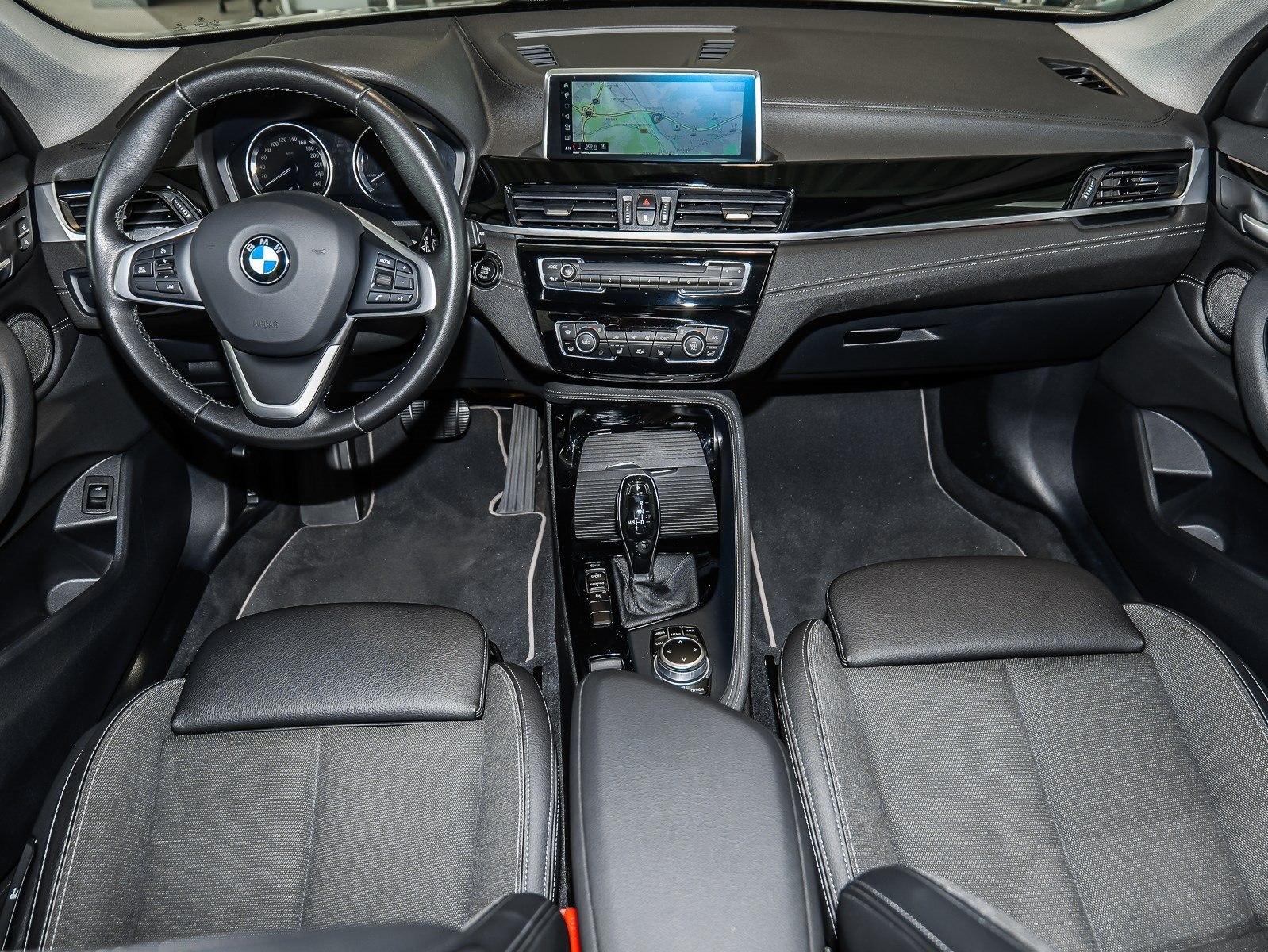 BMW X1 sDrive18i Aut. SportLine Navi AHK PDC SHZ 18"