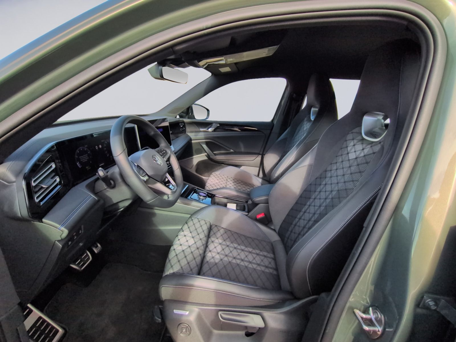 Tiguan R-Line 1.5 eTSI DSG AHK+RFK+