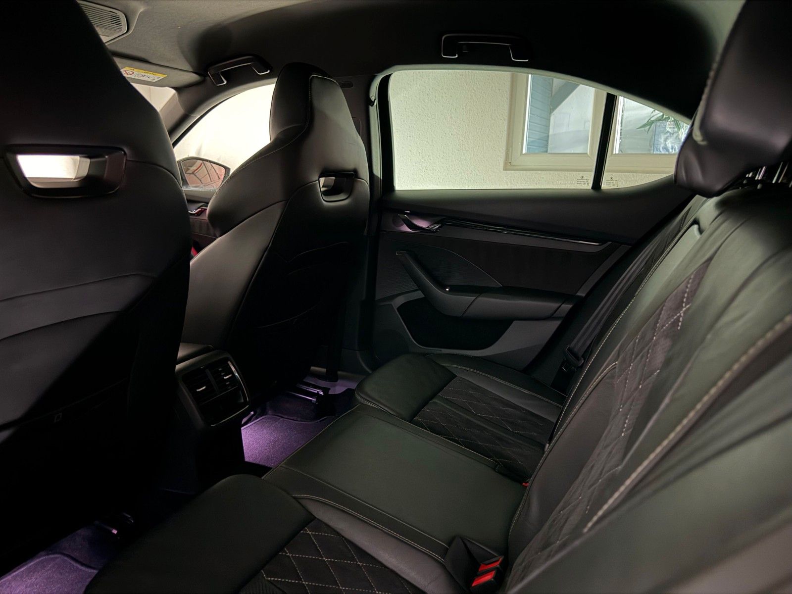 Fahrzeugabbildung SKODA Octavia Lim. RS TSI/FACELIFT/AMBI+/ACC/MASSAGE