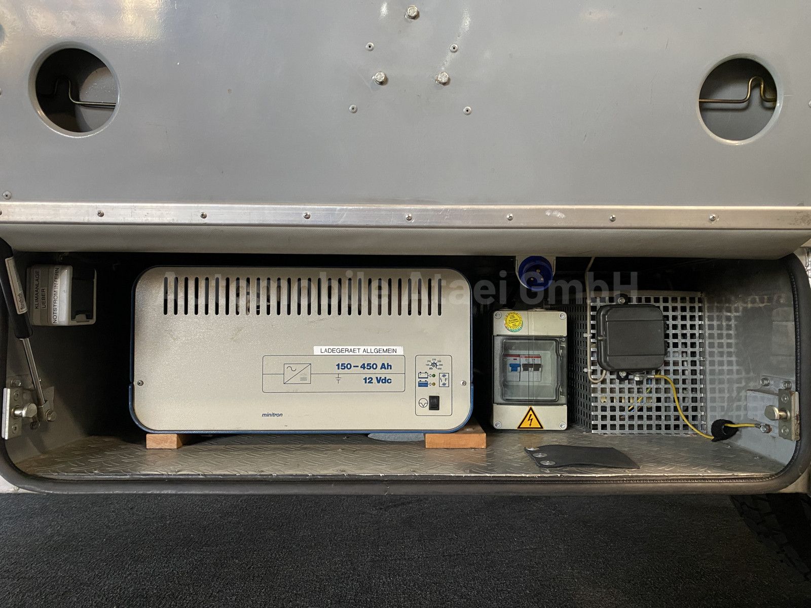 Fahrzeugabbildung Mercedes-Benz T2 711D *Behörde/ Camper* ORIGINAL 27.050 KM