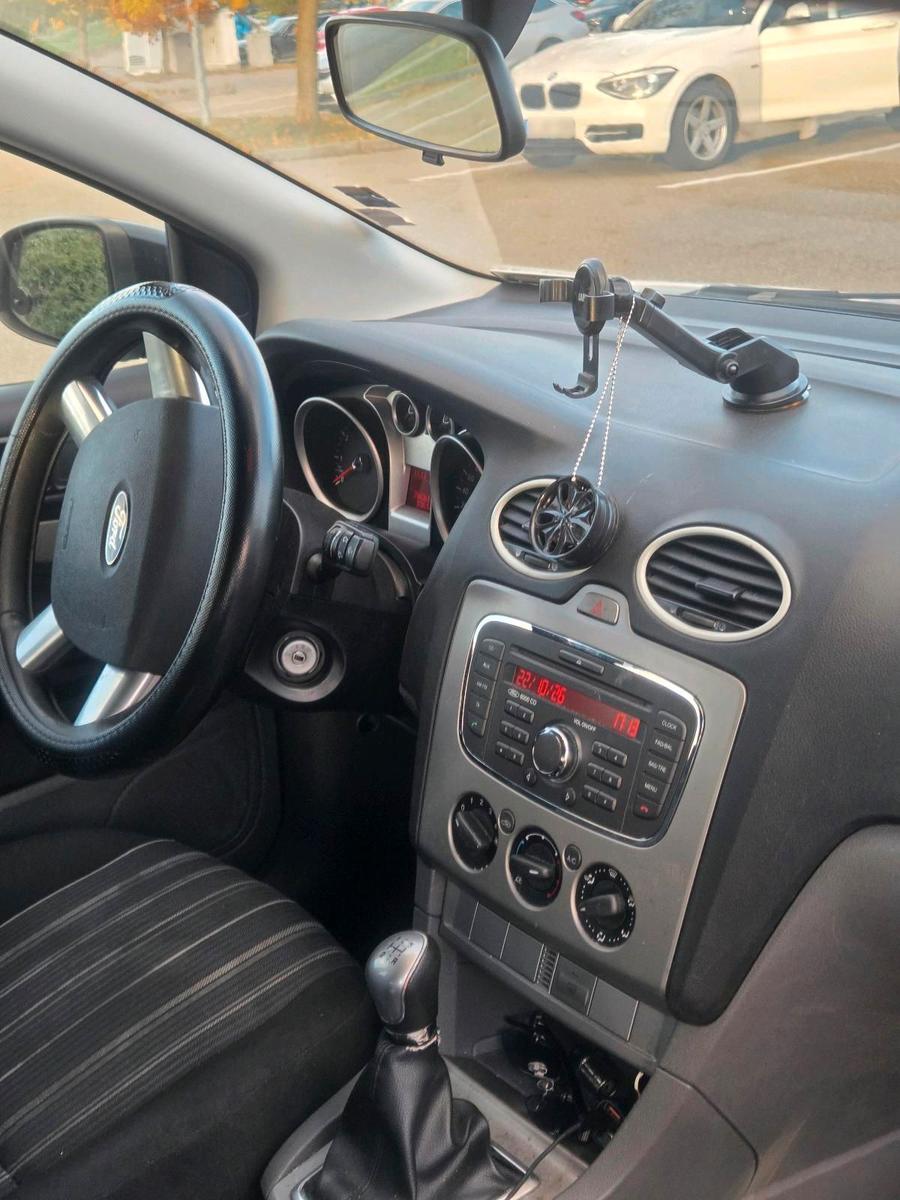 Ford Focus 2010 — photo 5