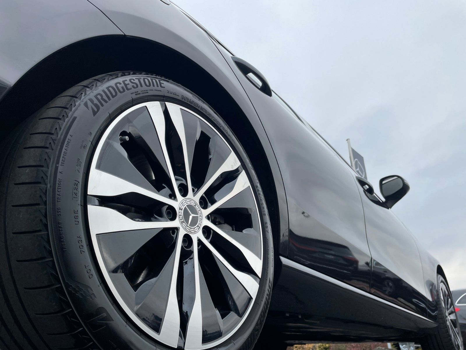 Fahrzeugabbildung Mercedes-Benz C 300 e Avantgarde Digital+S-Dach+AHK+Distr+