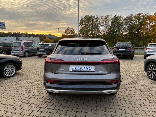 Fahrzeugabbildung Audi e-tron 50 quattro >AHK/LEDER/KAM/NAV/SHZ<