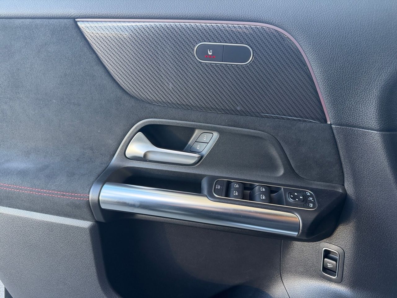 Fahrzeugabbildung Mercedes-Benz GLA 200 AMG+PANO+KEYLESS+CARPL+EL.HECKKL+LED+KAM