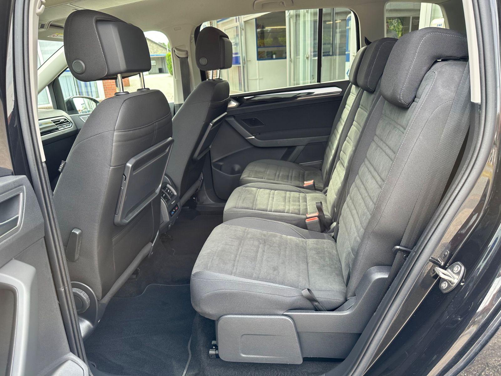 Fahrzeugabbildung Volkswagen Touran 2.0 TDI Highline DSG ACC/LED/Navi