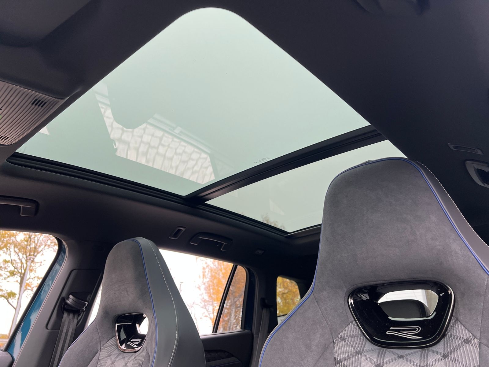 Fahrzeugabbildung Volkswagen Tayron R-Line 2.0 TDI DSG 4MOTION *AHK, IQ.Light