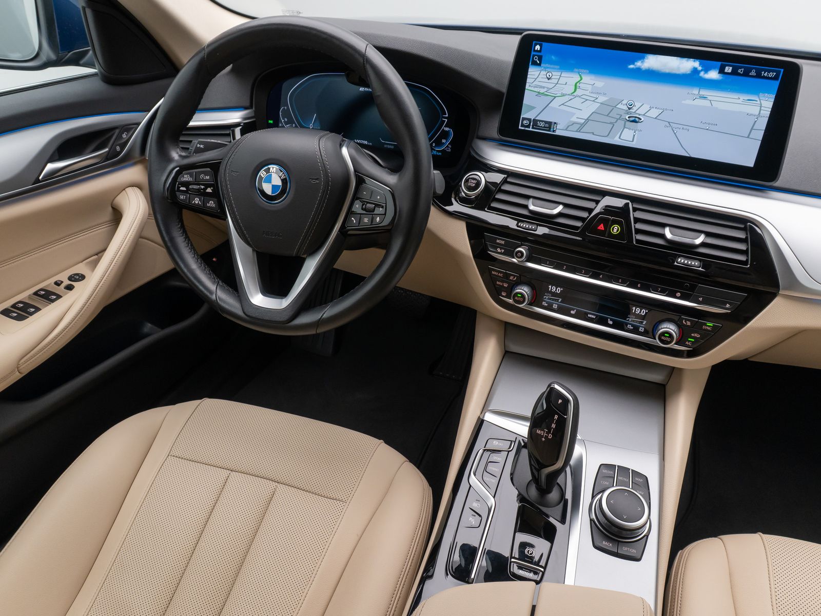 Fahrzeugabbildung BMW 530e Alarm AHK ACC Kamera DAB HiFi WLAN Sport