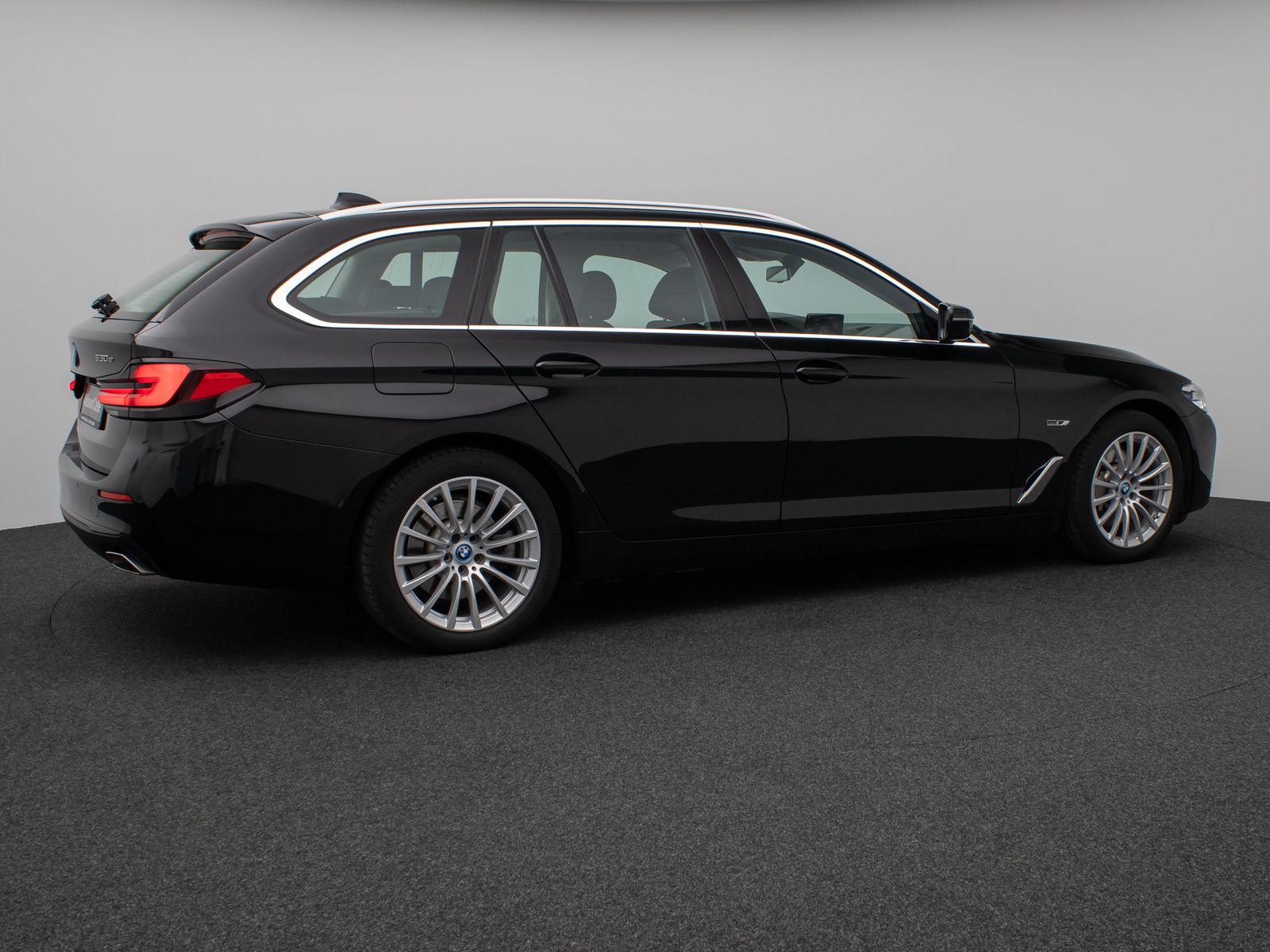 Fahrzeugabbildung BMW 530e Panorama Leder DAB H/K WLAN Stop&Go Alarm