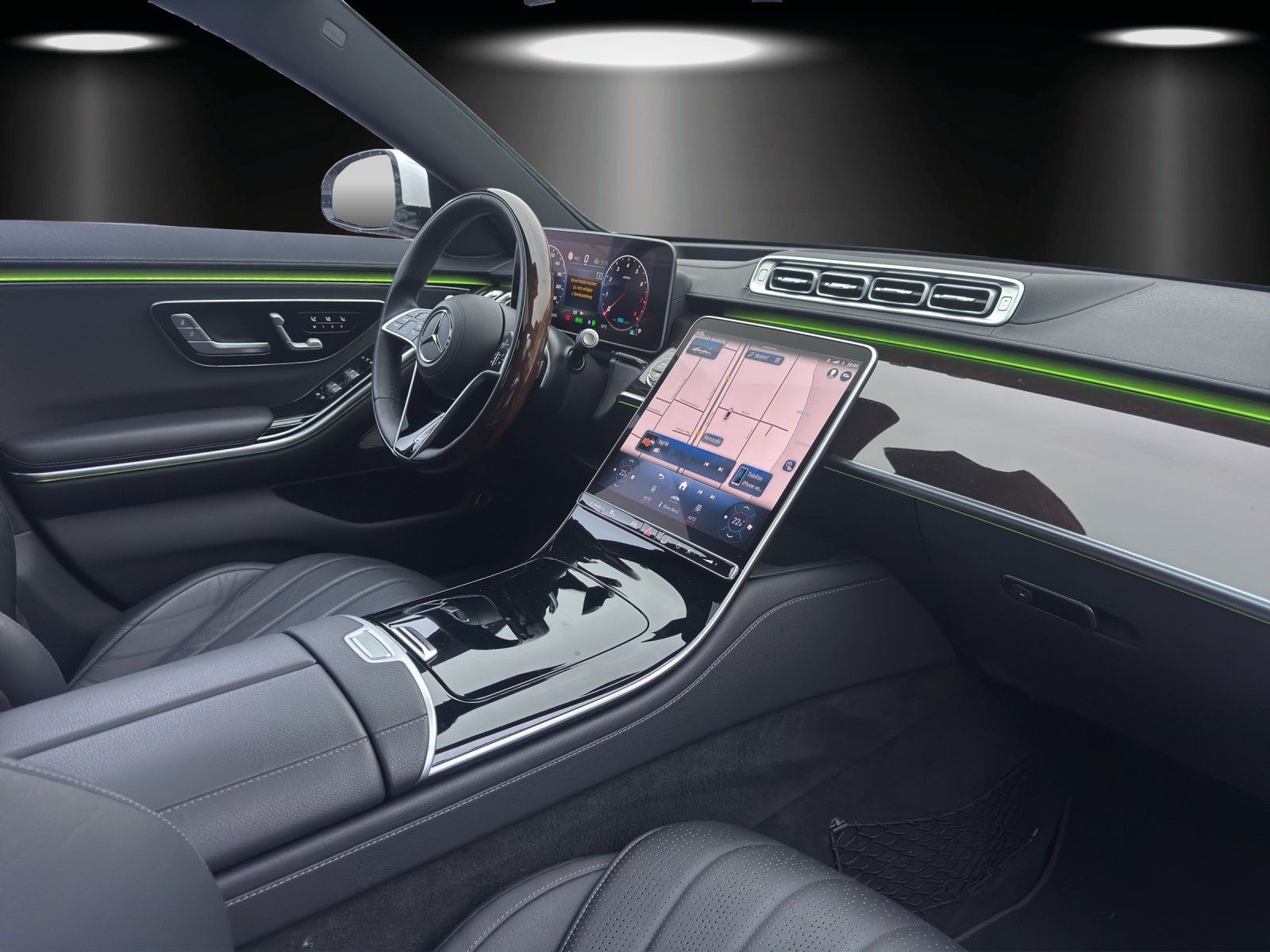 Fahrzeugabbildung Mercedes-Benz S500 4M L FirstClass 4xMassage FondTV Pano Chauf