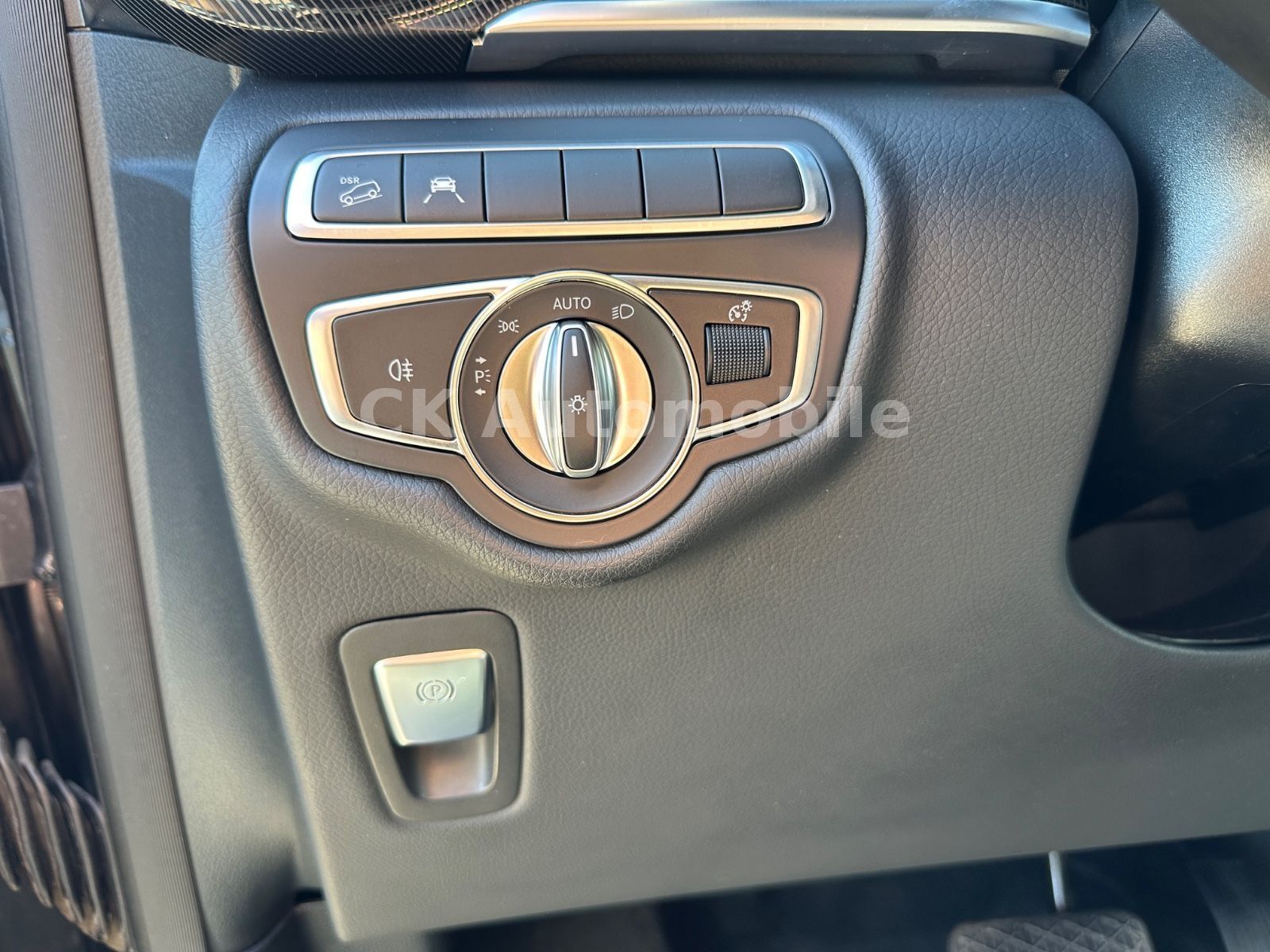 Fahrzeugabbildung Mercedes-Benz V 300d EDITION 4MATIC lang/7 Sitze/Navi/LED/AHK