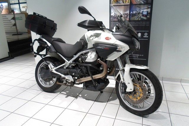 Moto Guzzi Stelvio 1200 mit Seitenkoffer & Topcase