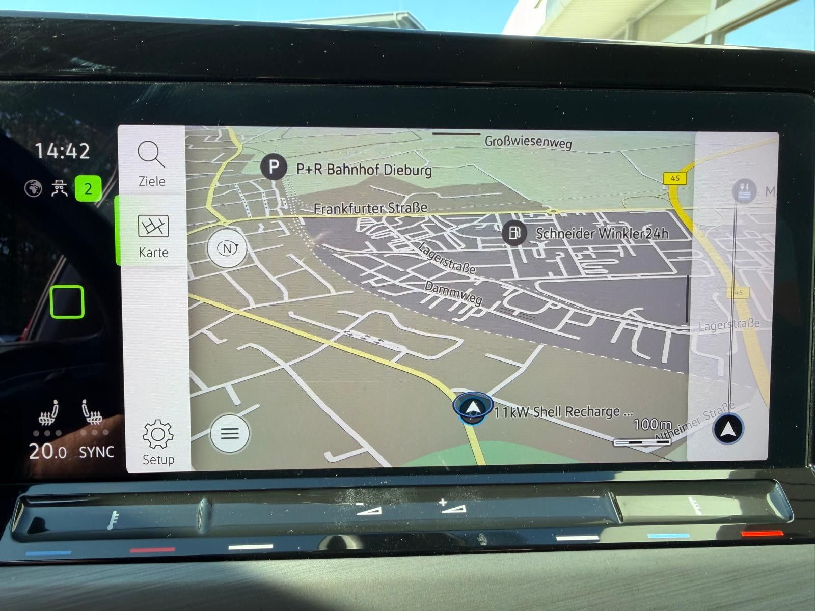 Fahrzeugabbildung Volkswagen Golf 1,5 eTSI Style >VIRTU+MEMO+LED+MASS+SHZ+ACC