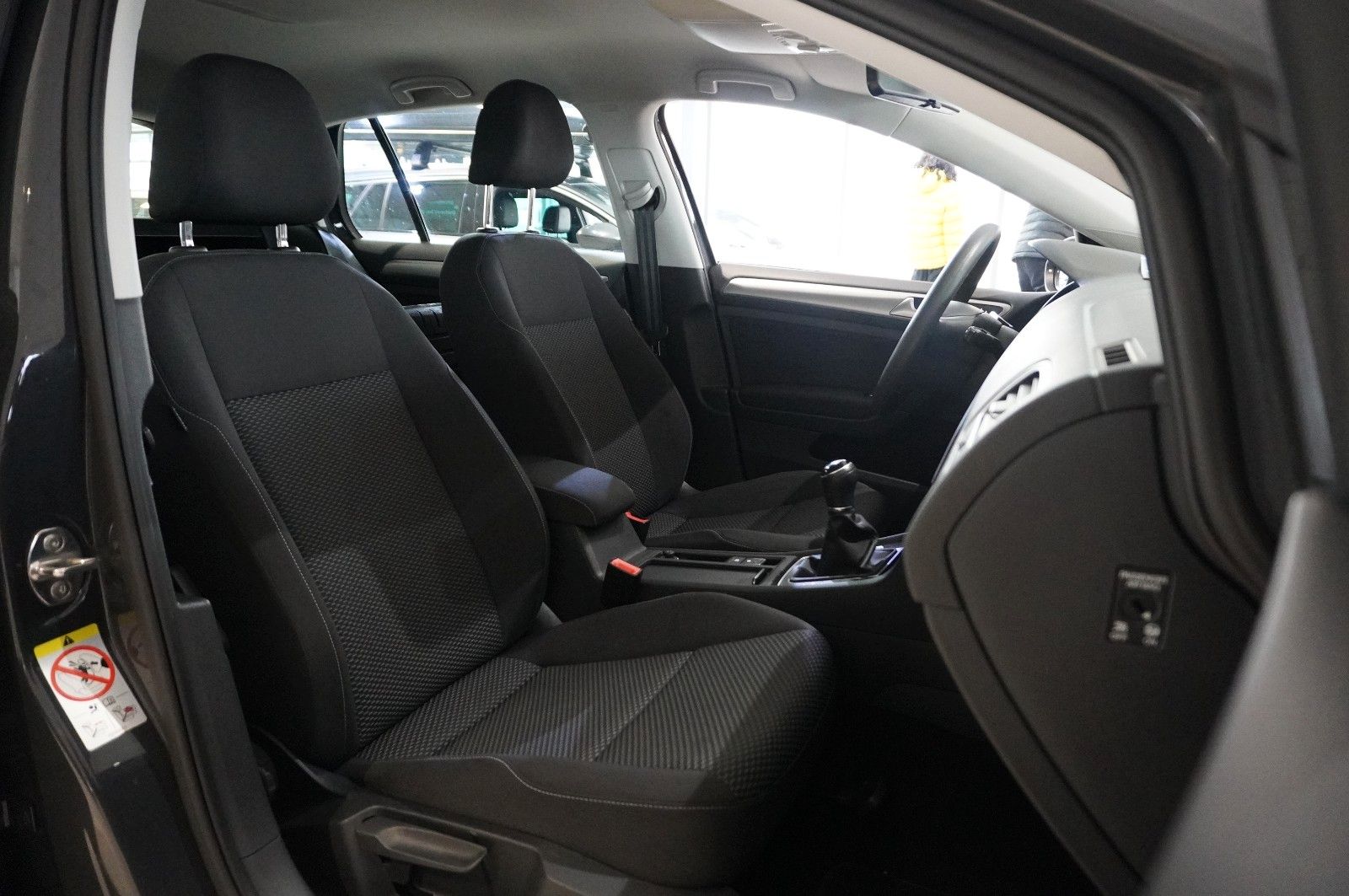 Fahrzeugabbildung Volkswagen Golf VII Lim. 1.0 TSI TRENDLINE NAVI/SHZ/PDC
