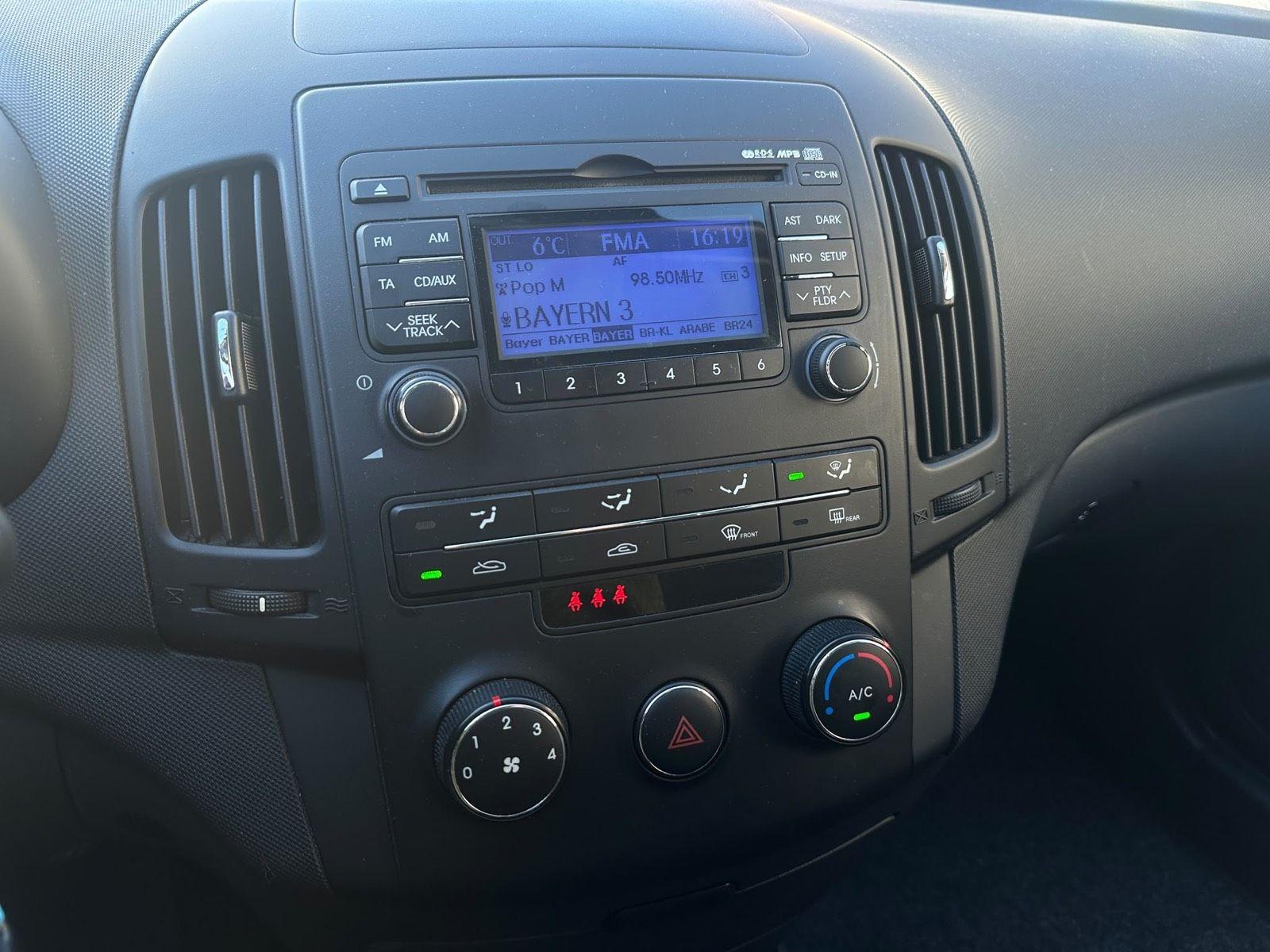 Hyundai i30 2010 — photo 7