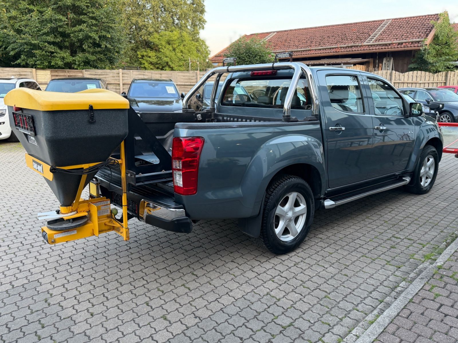 Fahrzeugabbildung Isuzu D-Max Double Cab 4WD Premium|SCHNEEPFLUG|AUTOMAT
