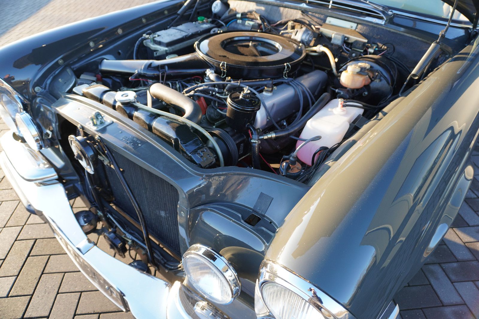 Fahrzeugabbildung Mercedes-Benz 280 SE 3,5 Cabriolet Conversion