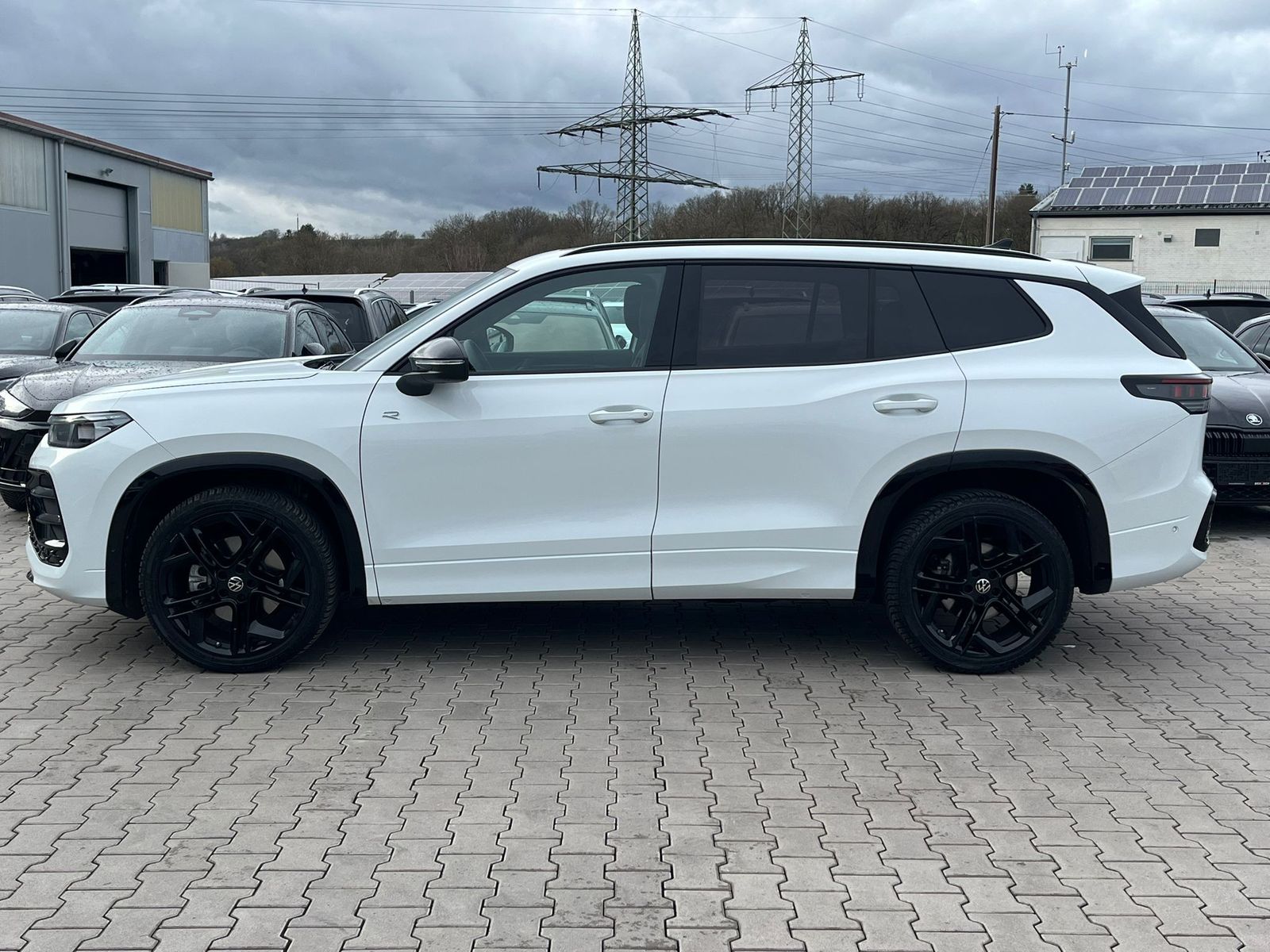 Fahrzeugabbildung Volkswagen Tayron 2.0 TDI 4M R-Line 7S*IQ-L.*LEDER*PANO*HUD