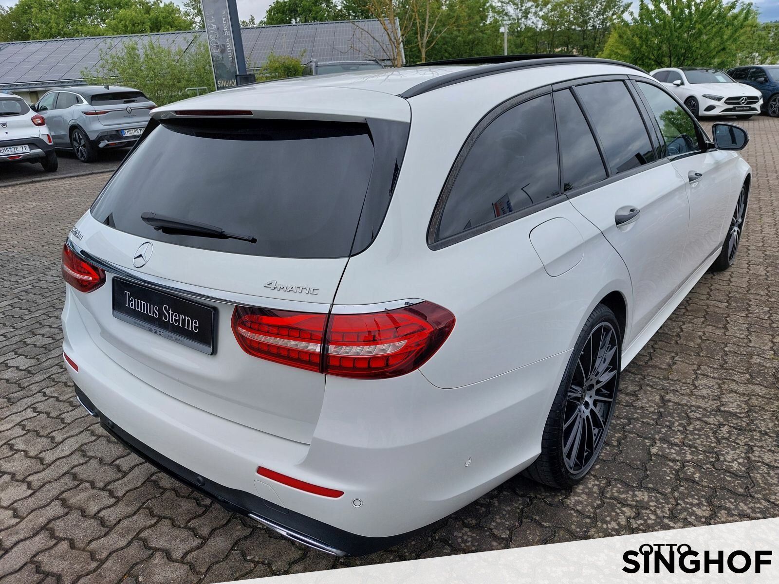 Fahrzeugabbildung Mercedes-Benz E 220 d T 4matic AMG Pano+AHK+Airmatic+dynam.LED