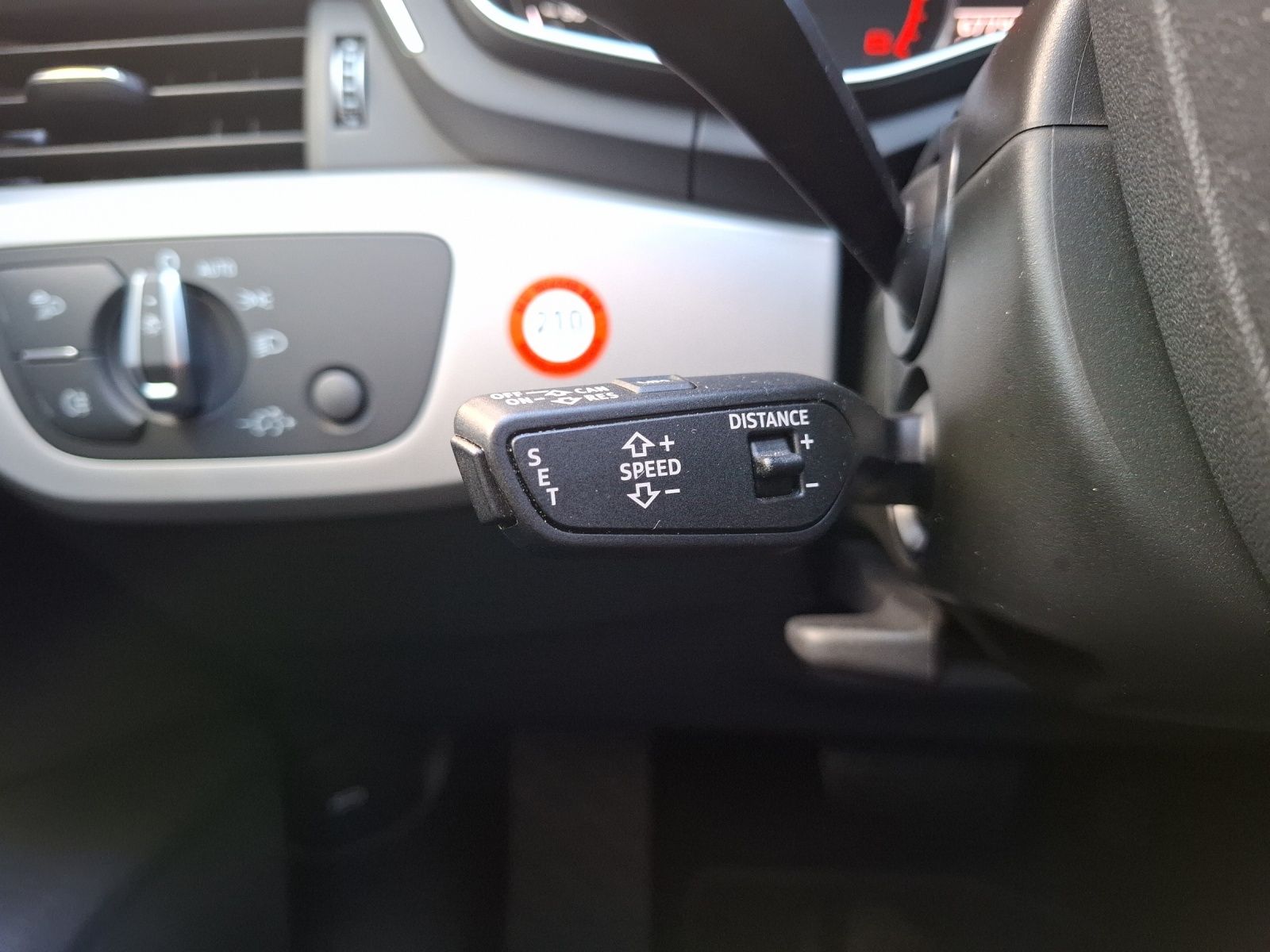 Fahrzeugabbildung Audi A4 Avant 35 TFSI advanced S-tronic LED Navi ACC