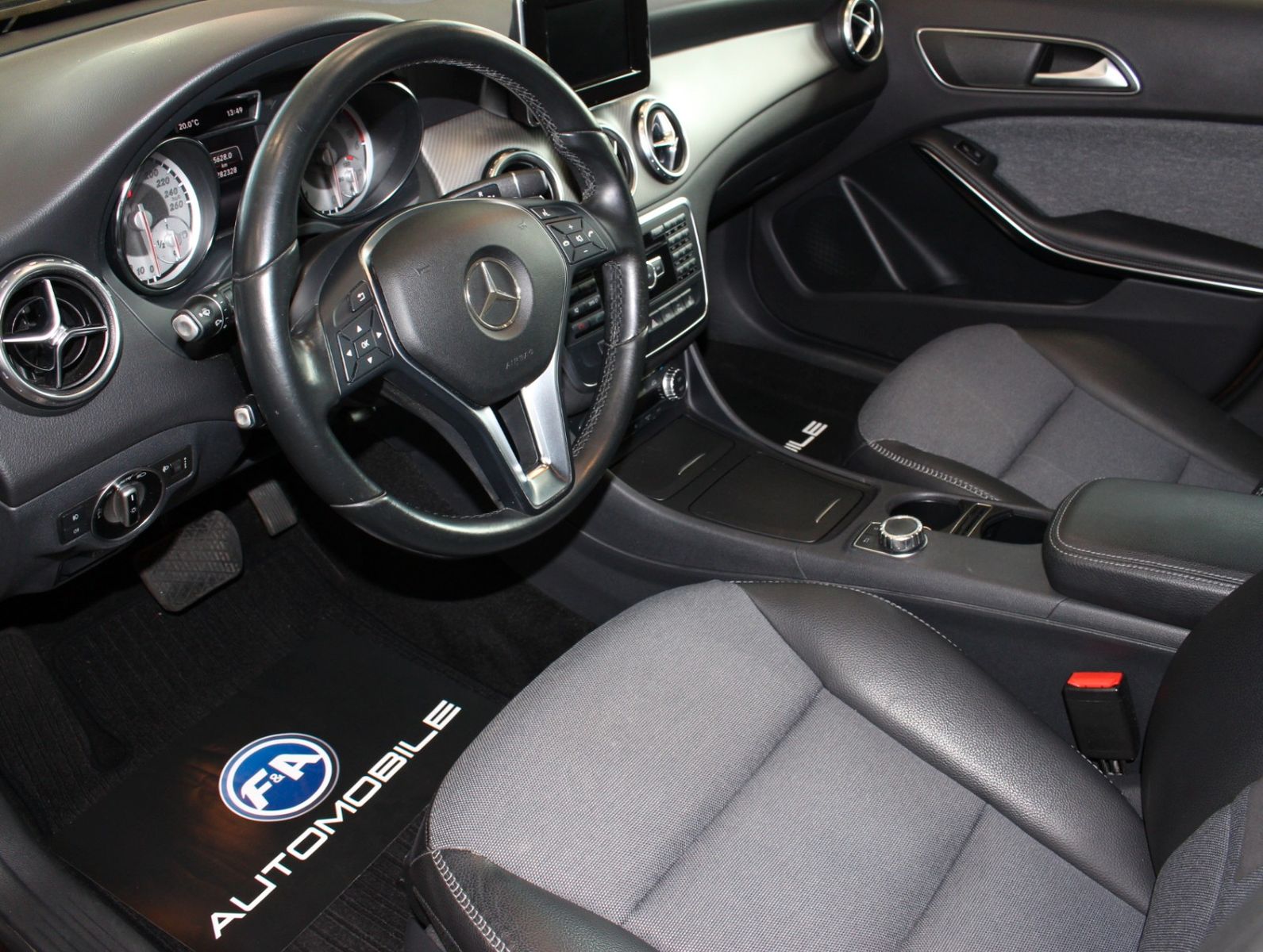 Fahrzeugabbildung Mercedes-Benz GLA 200 CDI Style*Navi*Kamera