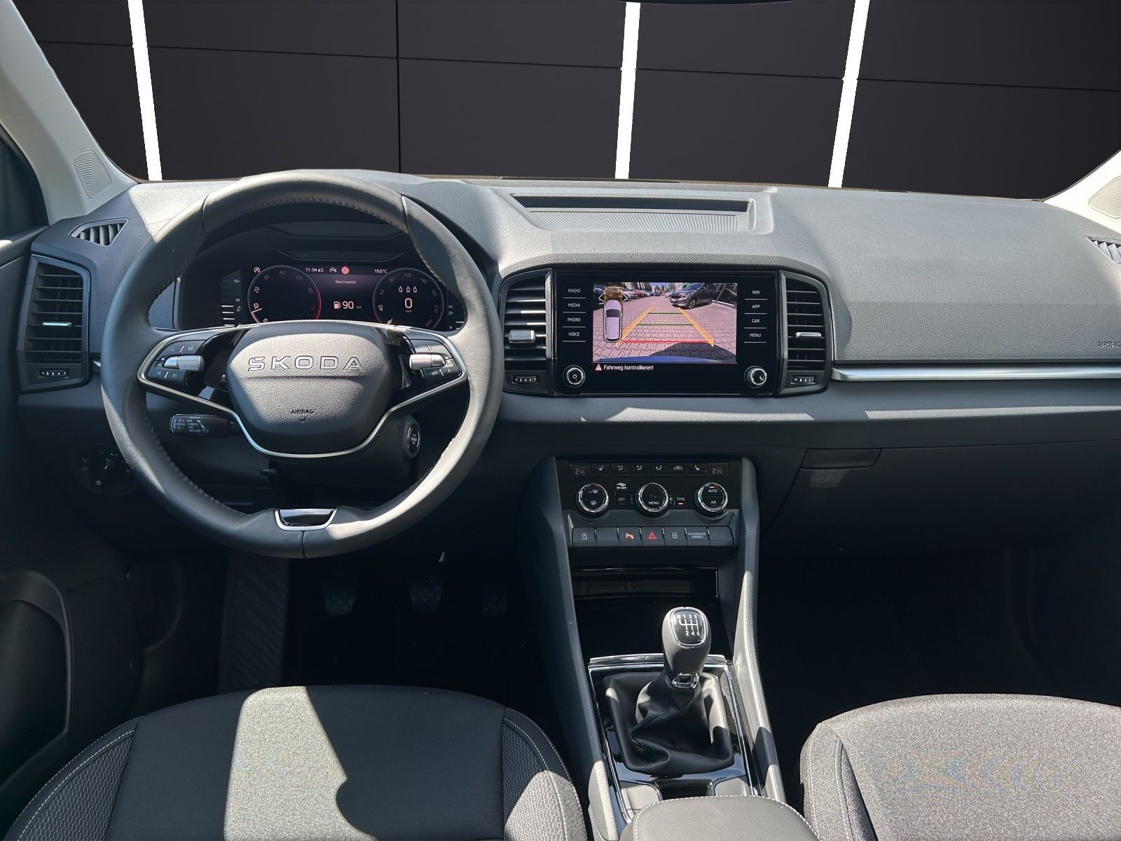 Fahrzeugabbildung SKODA Karoq 1.5 TSI Balance 3J ASG ACC MATRIX AHK RFK