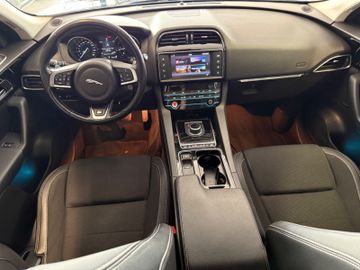 Jaguar F-Pace - 11
