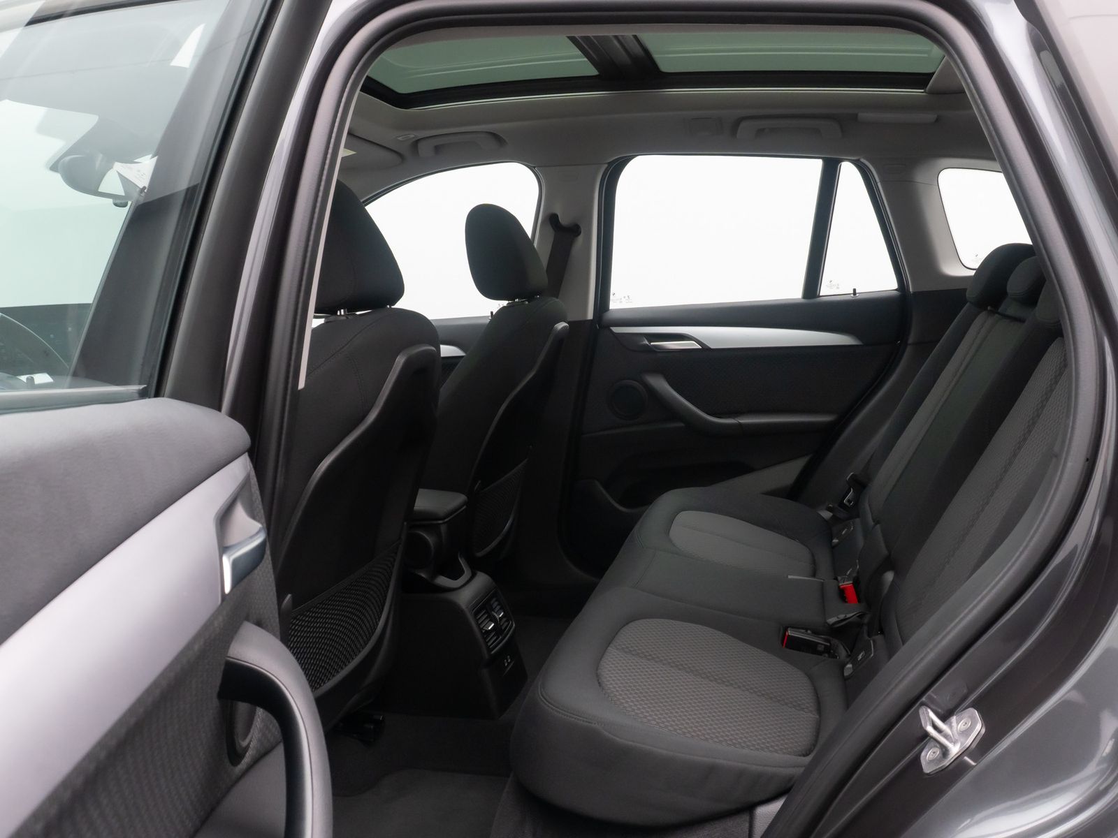 Fahrzeugabbildung BMW X1 xD25e Navi+HiFi Kamera Alarm HUD DAB Panorama