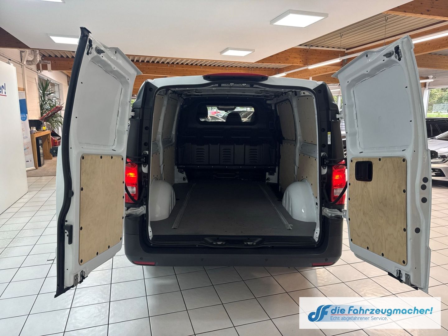 Fahrzeugabbildung Mercedes-Benz Vito Kasten 116 CDI PRO Facelift lang Navi Apple