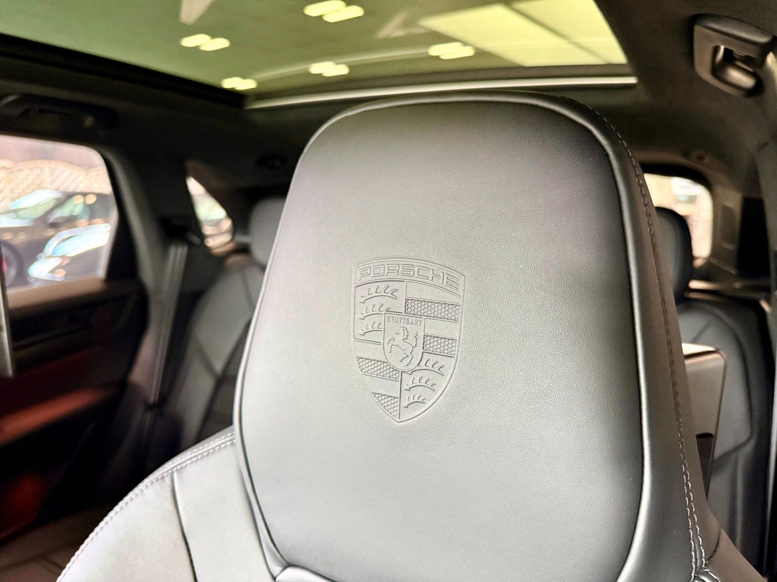 Fahrzeugabbildung Porsche Cayenne GTS PTS-Farbe/CarbonDesign/HUD/Burmester