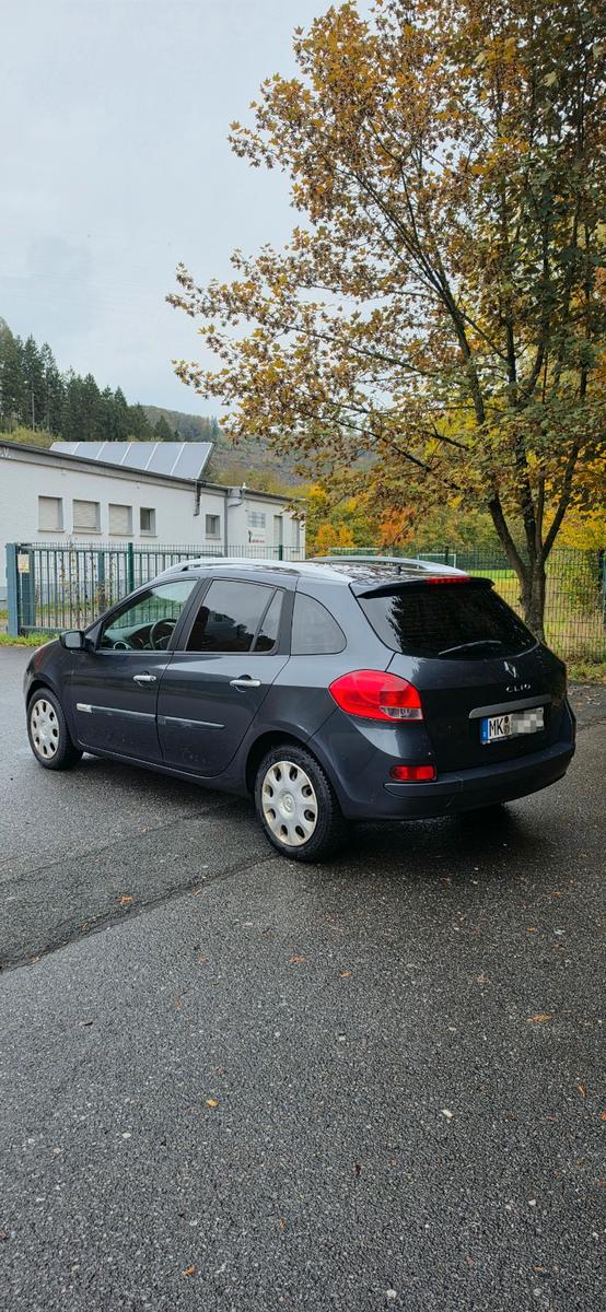 Renault Clio 2009 — interior